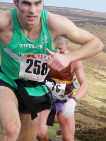 Is that Andy Moore with his vest 'on' AND gloves!